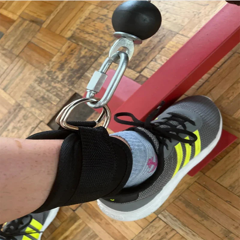 Taśmy oporowe na kostki – trening nóg i bioder w domu