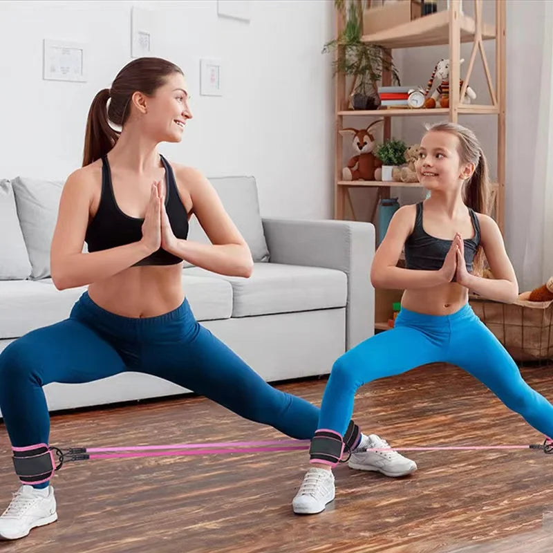 Taśmy oporowe na kostki – trening nóg i bioder w domu